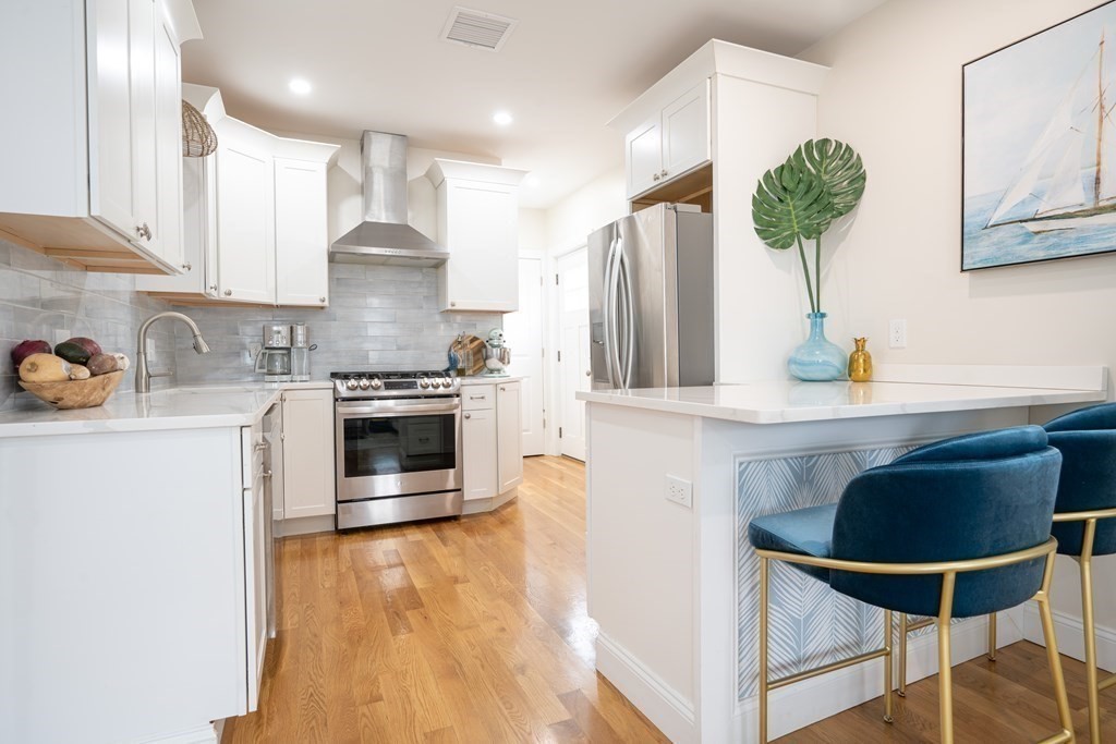 1023 Winthrop Ave, Revere, Massachusetts, 3 Bedrooms Bedrooms, 5 Rooms Rooms,1.5 BathroomsBathrooms,Residential Lease,For Rent,Winthrop Ave,73481081