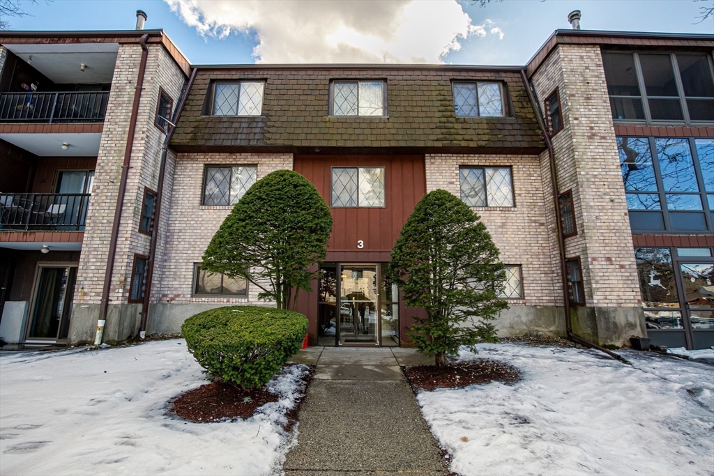 3 Greenbriar Dr, North Reading, Massachusetts, 1 Bedroom Bedrooms, 3 Rooms Rooms,1 BathroomBathrooms,Residential,For Sale,Greenbriar Dr,73481098