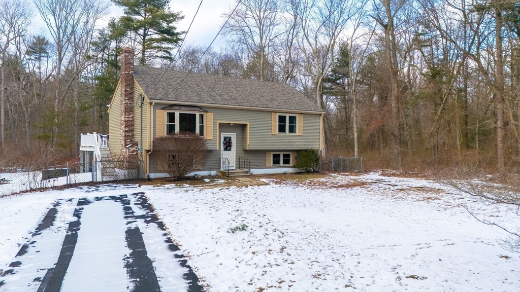 26 Barrows Ct, Norton, Massachusetts, 3 Bedrooms Bedrooms, 5 Rooms Rooms,2.5 BathroomsBathrooms,Residential,For Sale,Barrows Ct,73467738