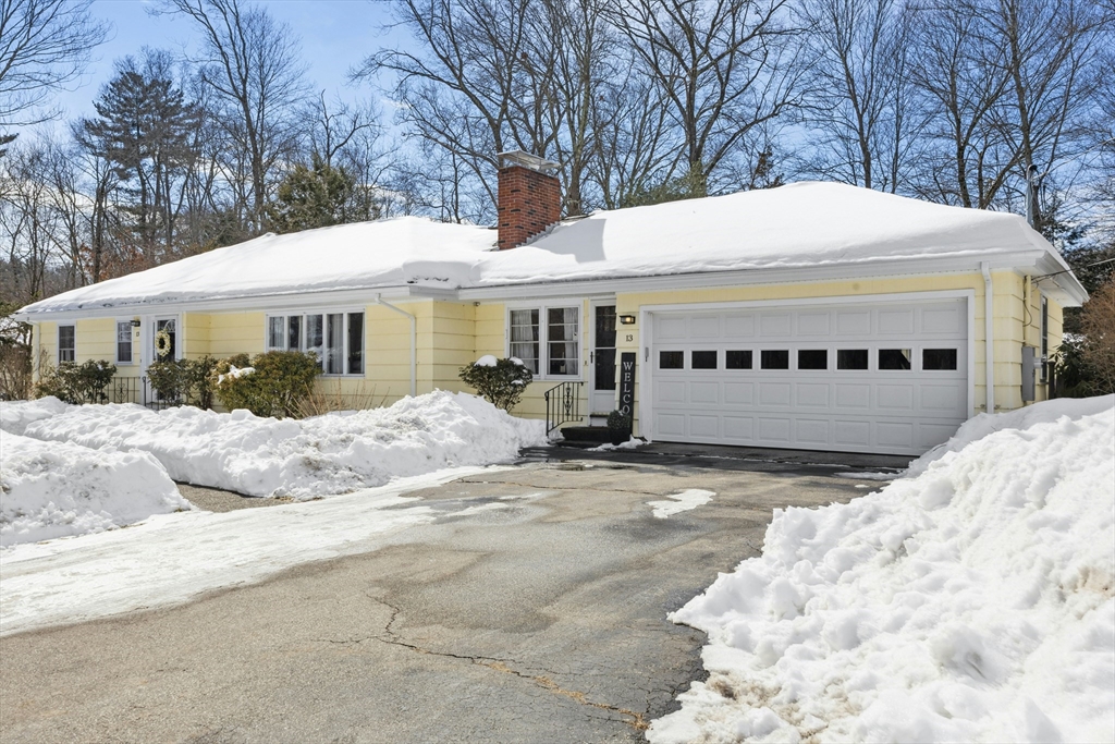 13 Dennis Circle, Northborough, Massachusetts, 2 Bedrooms Bedrooms, 7 Rooms Rooms,1.5 BathroomsBathrooms,Residential,For Sale,Dennis Circle,73481054