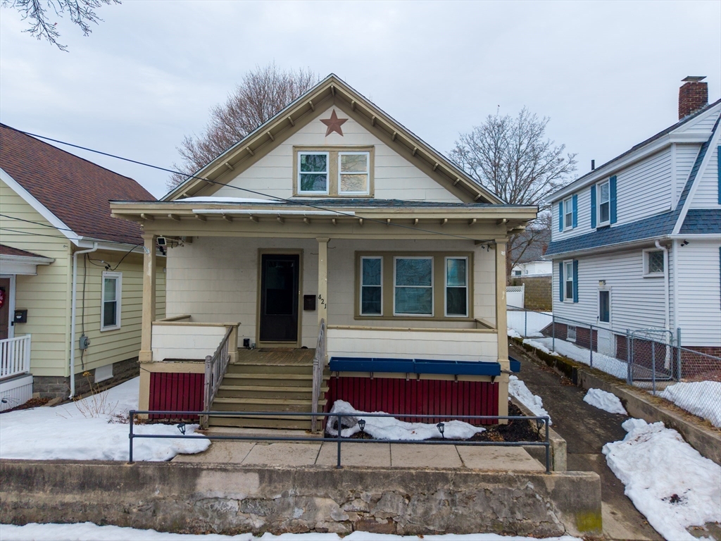 421 Maxfield St, New Bedford, Massachusetts, 4 Bedrooms Bedrooms, 7 Rooms Rooms,1 BathroomBathrooms,Residential,For Sale,Maxfield St,73478408