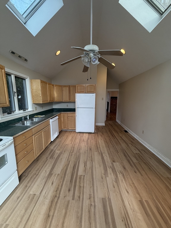 315 High, Newburyport, Massachusetts, 2 Bedrooms Bedrooms, 6 Rooms Rooms,1.5 BathroomsBathrooms,Residential Lease,For Rent,High,73458254