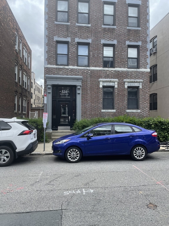 324 Summit Avenue, Boston, Massachusetts, 3 Bedrooms Bedrooms, 5 Rooms Rooms,1 BathroomBathrooms,Residential Lease,For Rent,Summit Avenue,73481189