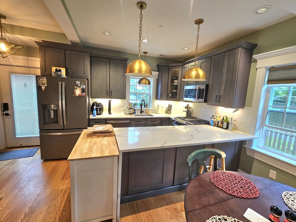 106 Bridge St, Salem, Massachusetts, 3 Bedrooms Bedrooms, 6 Rooms Rooms,2.5 BathroomsBathrooms,Residential Lease,For Rent,Bridge St,73481210