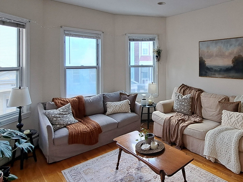 143 Hillside St, Boston, Massachusetts, 4 Bedrooms Bedrooms, 6 Rooms Rooms,1 BathroomBathrooms,Residential Lease,For Rent,Hillside St,73481219