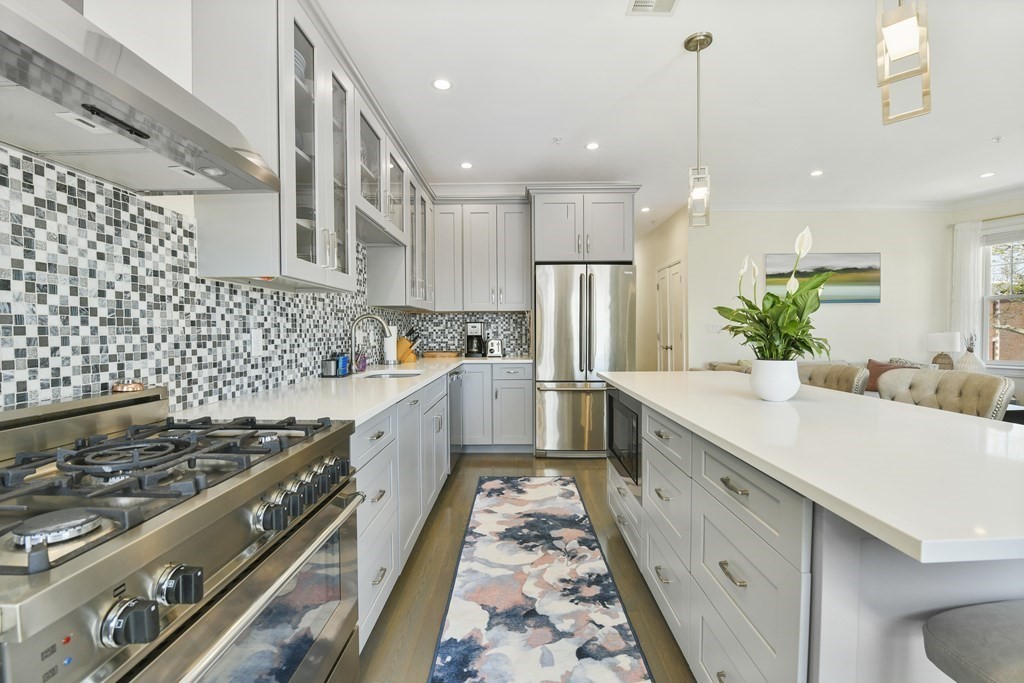 224 M Street, Boston, Massachusetts, 2 Bedrooms Bedrooms, 4 Rooms Rooms,2 BathroomsBathrooms,Residential Lease,For Rent,M Street,73468942