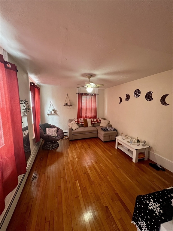 19-21 Flint, Somerville, Massachusetts, 2 Bedrooms Bedrooms, 4 Rooms Rooms,1 BathroomBathrooms,Residential Lease,For Rent,Flint,73463430