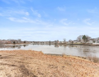 96 Water St, Danvers, Massachusetts, 4 Bedrooms Bedrooms, 10 Rooms Rooms,1.5 BathroomsBathrooms,Residential Lease,For Rent,Water St,73469166