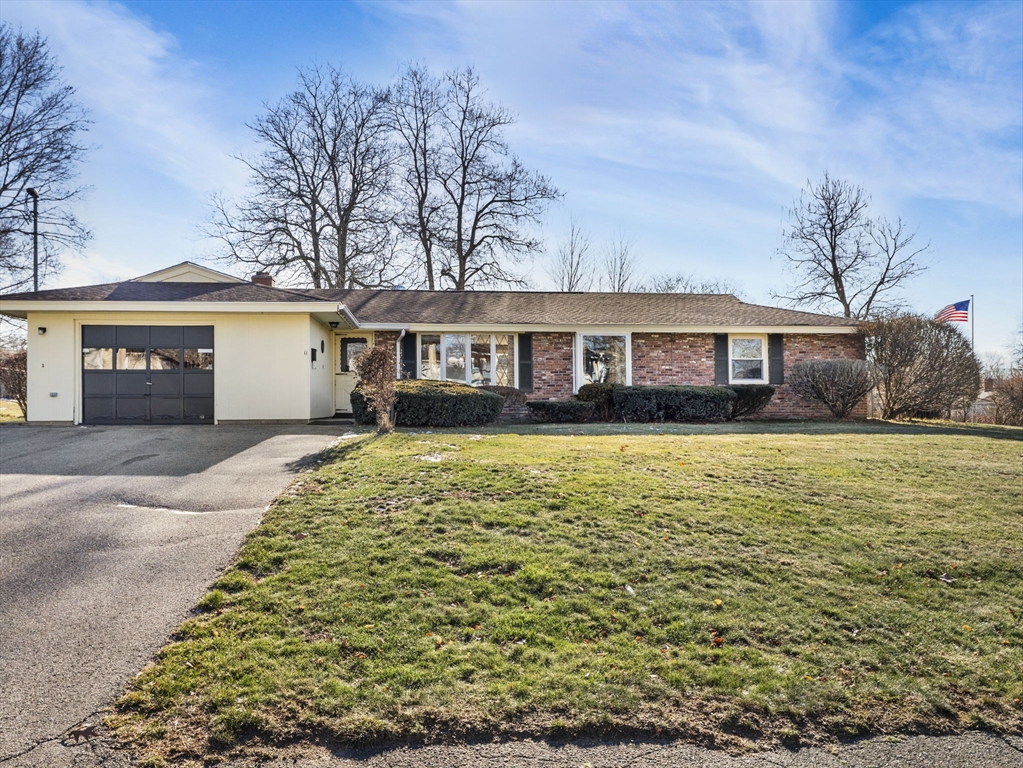 11 Reservoir Dr., Danvers, Massachusetts, 3 Bedrooms Bedrooms, 7 Rooms Rooms,2 BathroomsBathrooms,Residential,For Sale,Reservoir Dr.,73461303