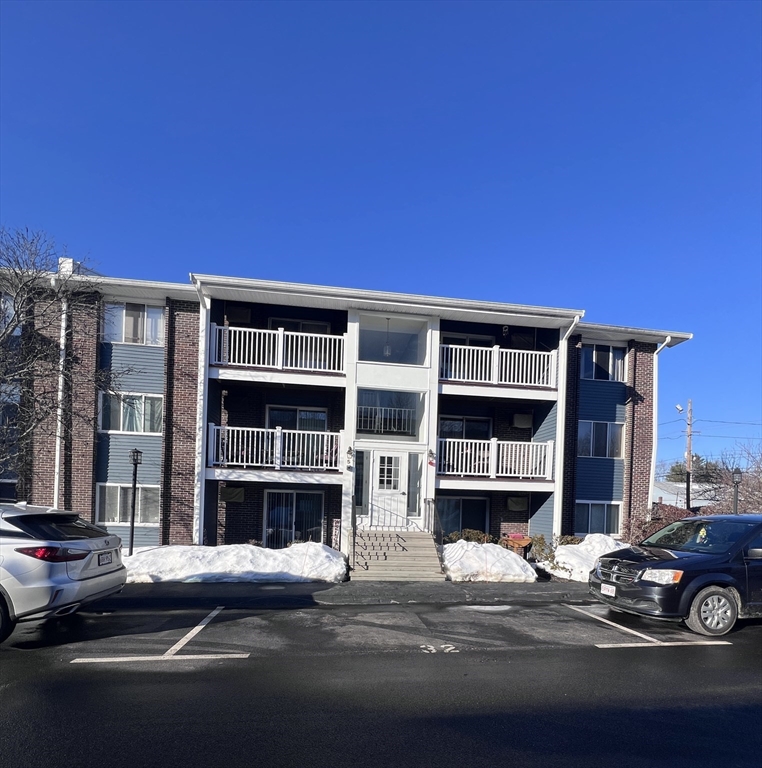 5 Woodcrest Ct, Weymouth, Massachusetts, 1 Bedroom Bedrooms, 3 Rooms Rooms,1 BathroomBathrooms,Residential Lease,For Rent,Woodcrest Ct,73481277