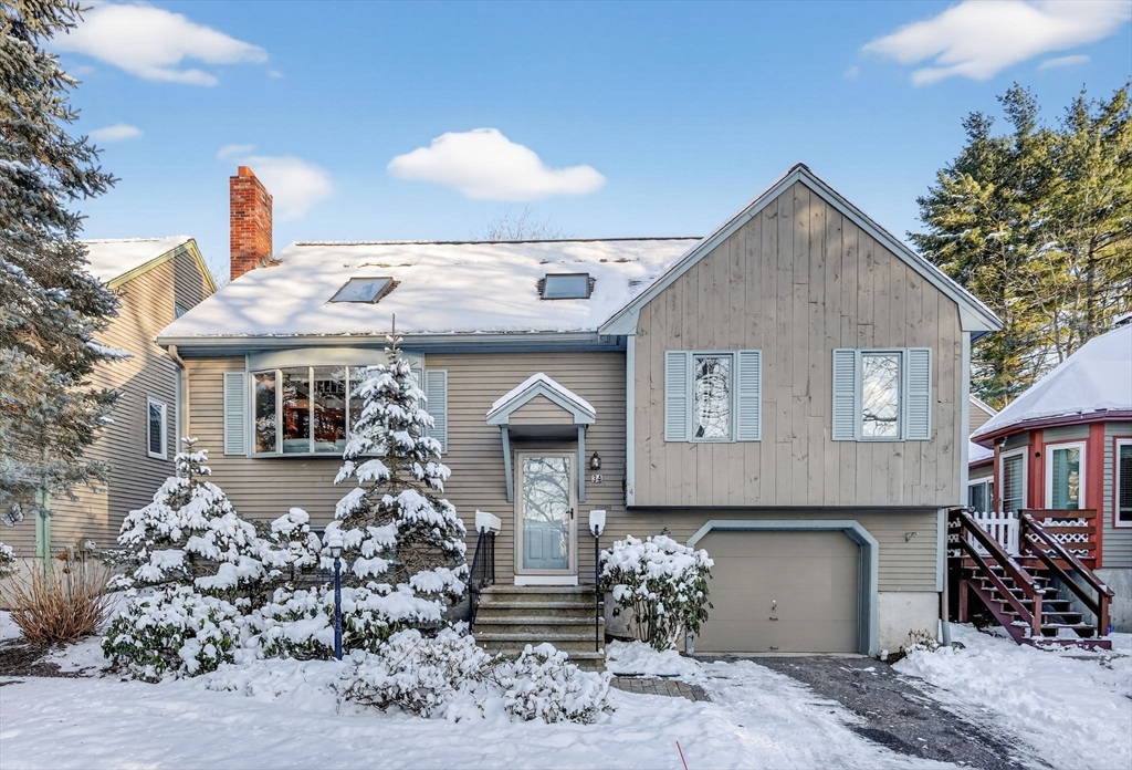 34 Copperwood Dr, Stoughton, Massachusetts, 3 Bedrooms Bedrooms, 7 Rooms Rooms,3.5 BathroomsBathrooms,Residential,For Sale,Copperwood Dr,73481282