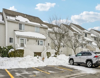 100 Merrimack Ave, Dracut, Massachusetts, 2 Bedrooms Bedrooms, 4 Rooms Rooms,1 BathroomBathrooms,Residential,For Sale,Merrimack Ave,73481297