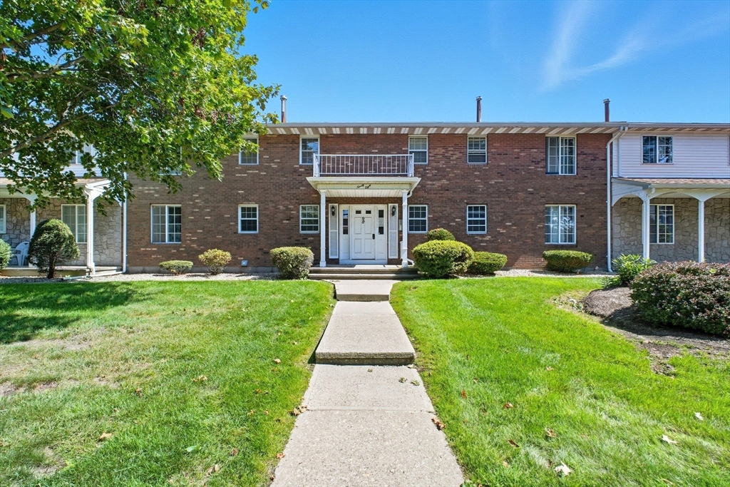 98 Fuller St, Ludlow, Massachusetts, 2 Bedrooms Bedrooms, 4 Rooms Rooms,1 BathroomBathrooms,Residential,For Sale,Fuller St,73481296