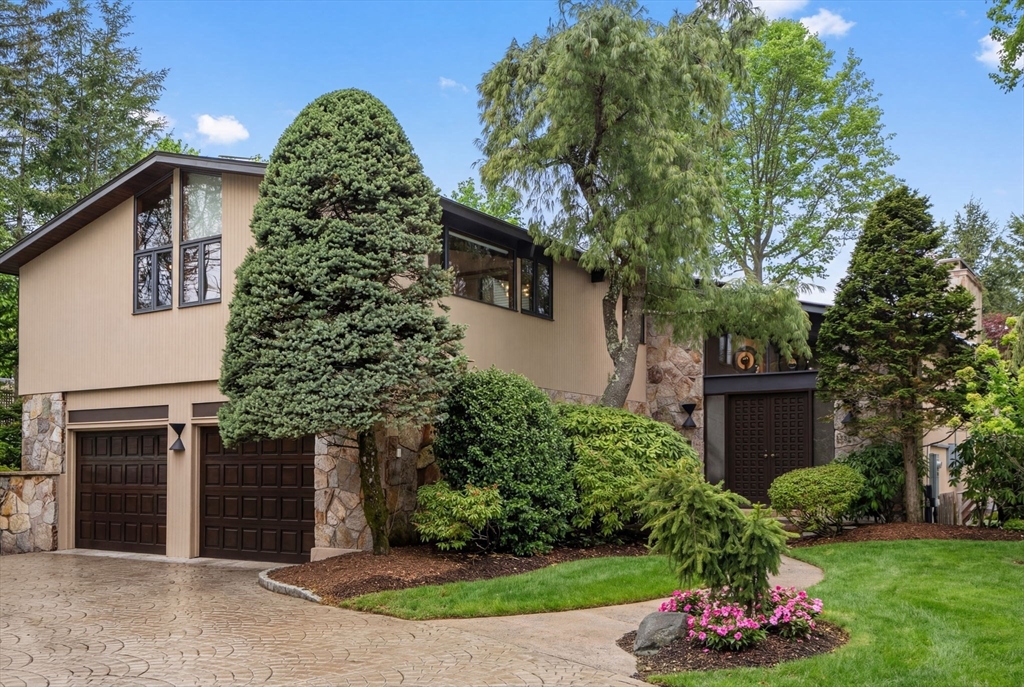 133 Oak Hill St, Newton, Massachusetts, 4 Bedrooms Bedrooms, 11 Rooms Rooms,4.5 BathroomsBathrooms,Residential,For Sale,Oak Hill St,73481362