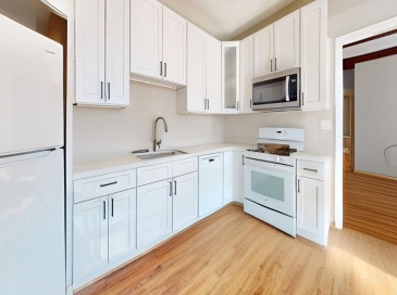 12 Lyman St, Waltham, Massachusetts, 4 Bedrooms Bedrooms, 7 Rooms Rooms,2 BathroomsBathrooms,Residential Lease,For Rent,Lyman St,73481367