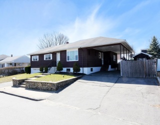 7 Erhardt Ter, Methuen, Massachusetts, 4 Bedrooms Bedrooms, 6 Rooms Rooms,2.5 BathroomsBathrooms,Residential,For Sale,Erhardt Ter,73481366