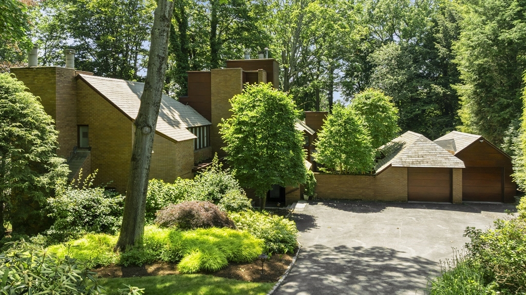 331 Heath Street, Brookline, Massachusetts, 3 Bedrooms Bedrooms, 8 Rooms Rooms,3.5 BathroomsBathrooms,Residential,For Sale,Heath Street,73481377