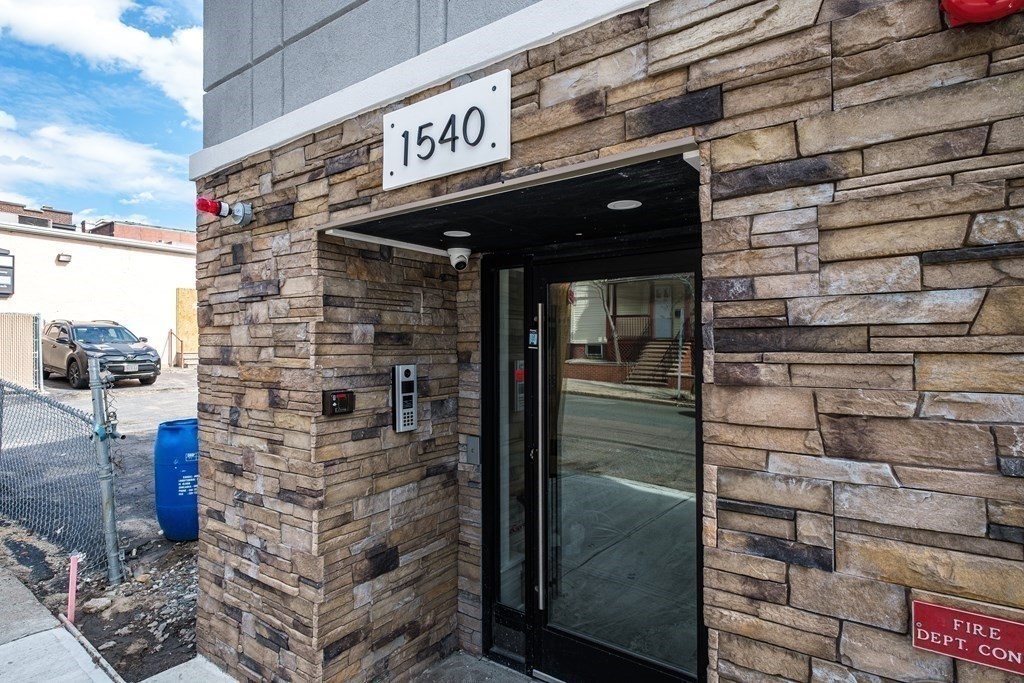 1540 N Shore Road, Revere, Massachusetts, 2 Bedrooms Bedrooms, 3 Rooms Rooms,1 BathroomBathrooms,Residential Lease,For Rent,N Shore Road,73481385