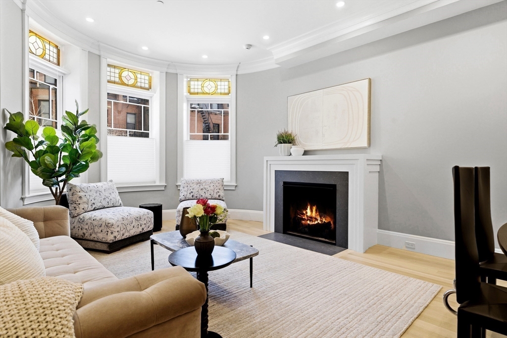 131 Saint Botolph St, Boston, Massachusetts, 3 Bedrooms Bedrooms, 6 Rooms Rooms,2.5 BathroomsBathrooms,Residential,For Sale,Saint Botolph St,73481307