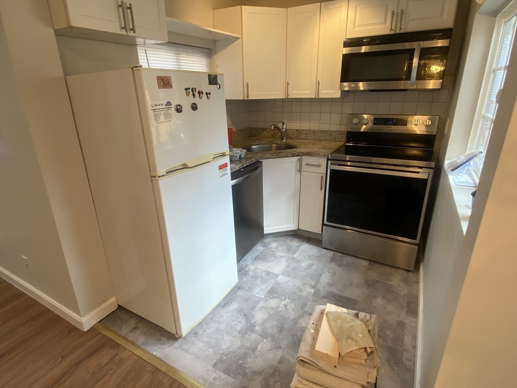 249 Hurley, Cambridge, Massachusetts, 2 Bedrooms Bedrooms, 3 Rooms Rooms,1 BathroomBathrooms,Residential Lease,For Rent,Hurley,73481320