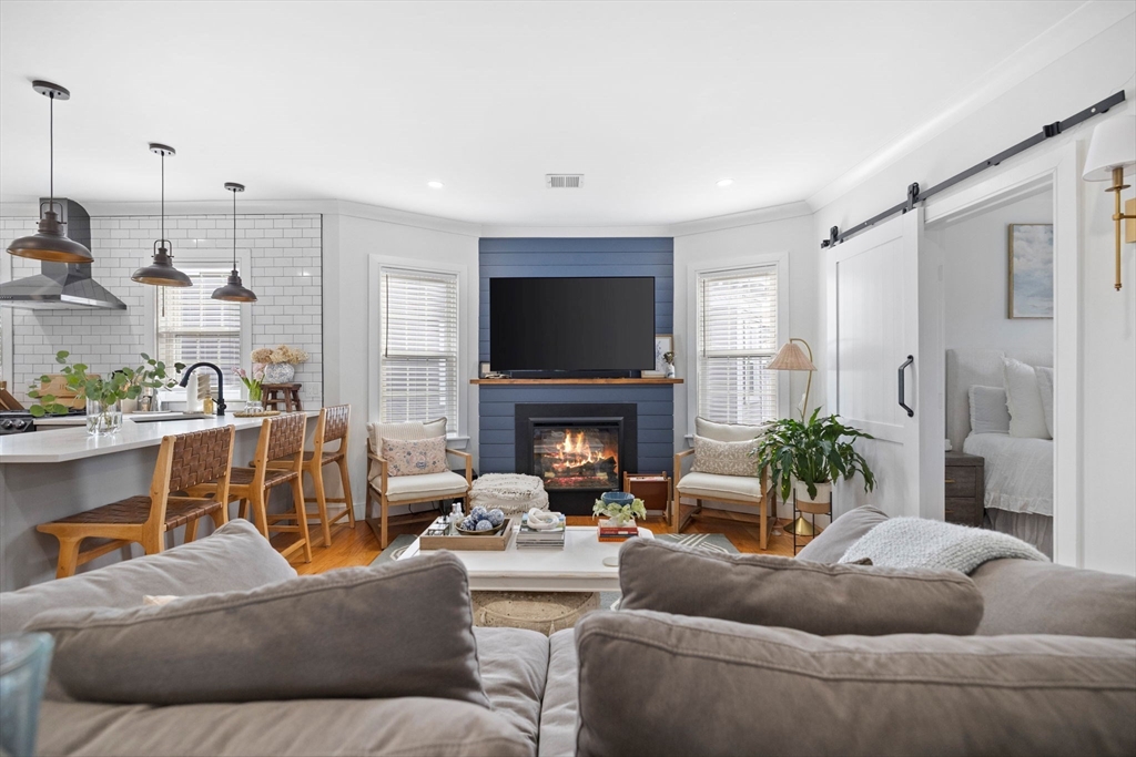 644 Adams St, Boston, Massachusetts, 2 Bedrooms Bedrooms, 5 Rooms Rooms,2 BathroomsBathrooms,Residential,For Sale,Adams St,73471880