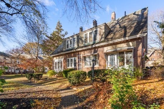 50 Southbourne Road, Boston, Massachusetts, 3 Bedrooms Bedrooms, 7 Rooms Rooms,1 BathroomBathrooms,Residential,For Sale,Southbourne Road,73456811