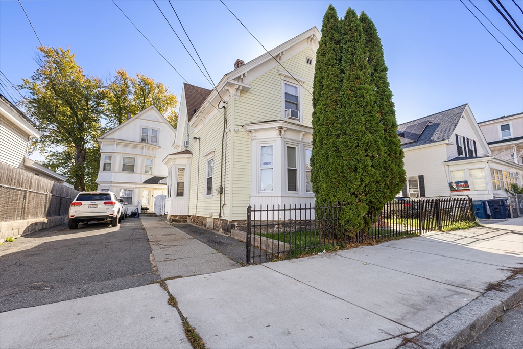 62-66 Butler St, Lawrence, Massachusetts, 12 Bedrooms Bedrooms, 22 Rooms Rooms,4 BathroomsBathrooms,Residential Income,For Sale,Butler St,73451759