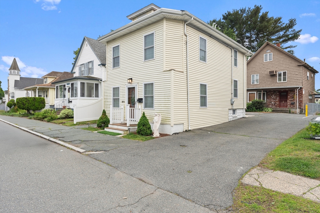 38-1/2 Ellsworth Rd, Peabody, Massachusetts, 3 Bedrooms Bedrooms, 8 Rooms Rooms,2 BathroomsBathrooms,Residential,For Sale,Ellsworth Rd,73481580