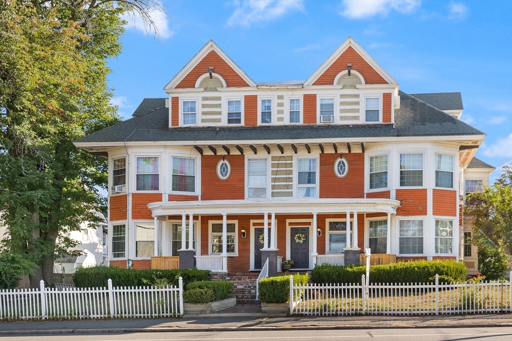 405 Main, Haverhill, Massachusetts, 2 Bedrooms Bedrooms, 4 Rooms Rooms,1 BathroomBathrooms,Residential,For Sale,Main,73481597