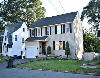 104 Appleton St, Springfield, Massachusetts, 3 Bedrooms Bedrooms, 5 Rooms Rooms,1.5 BathroomsBathrooms,Residential,For Sale,Appleton St,73481557