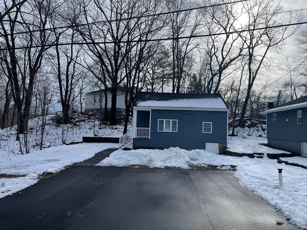 8 Chamberlain Rd, Shrewsbury, Massachusetts, 2 Bedrooms Bedrooms, 4 Rooms Rooms,1 BathroomBathrooms,Residential Lease,For Rent,Chamberlain Rd,73481448