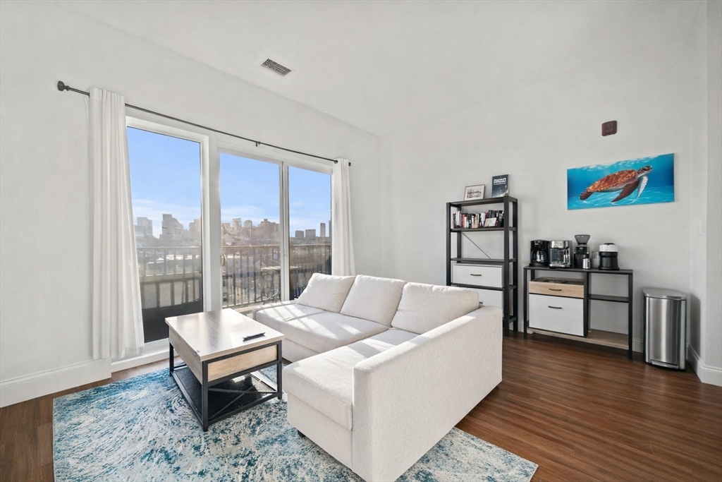 205 Maverick Street, Boston, Massachusetts, 1 Bedroom Bedrooms, 1 Room Rooms,1 BathroomBathrooms,Residential,For Sale,Maverick Street,73481455