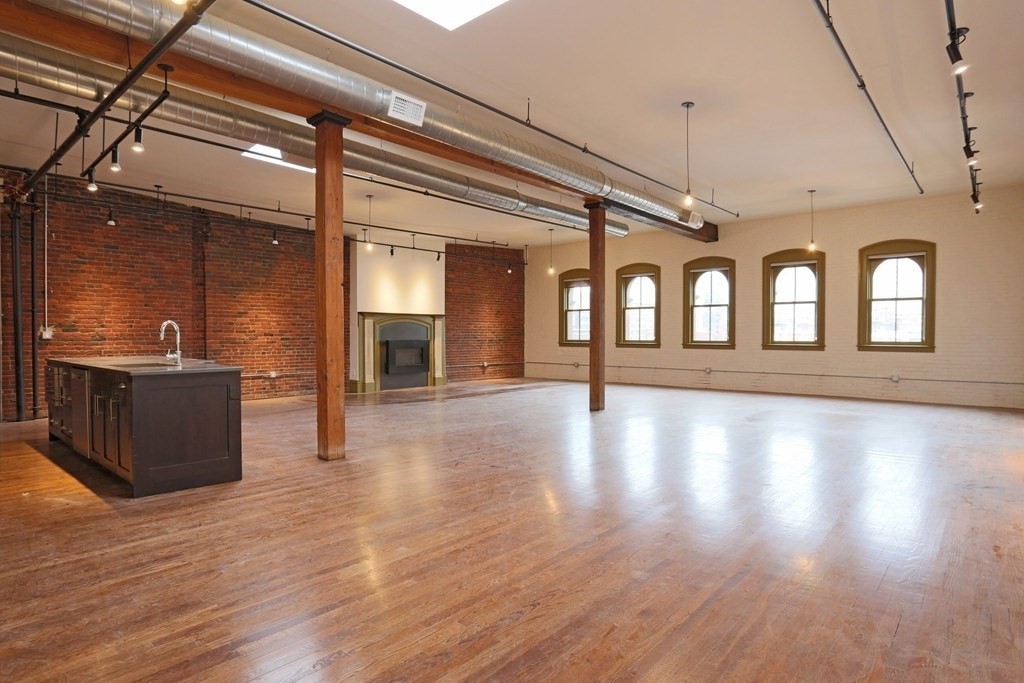 144 Lincoln Street, Boston, Massachusetts, 2 Bedrooms Bedrooms, 3 Rooms Rooms,2 BathroomsBathrooms,Residential Lease,For Rent,Lincoln Street,73481481