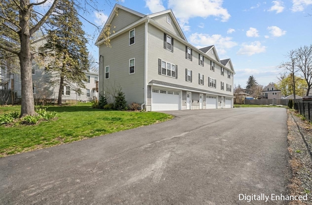10 Eighth Avenue, Haverhill, Massachusetts, 3 Bedrooms Bedrooms, 6 Rooms Rooms,2.5 BathroomsBathrooms,Residential,For Sale,Eighth Avenue,73481492