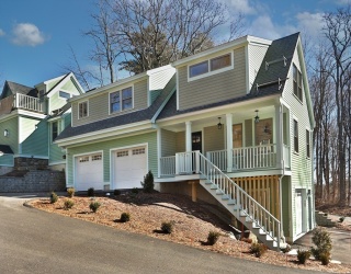 12 Warren Ave, Amesbury, Massachusetts, 2 Bedrooms Bedrooms, 5 Rooms Rooms,1 BathroomBathrooms,Residential Lease,For Rent,Warren Ave,73481497