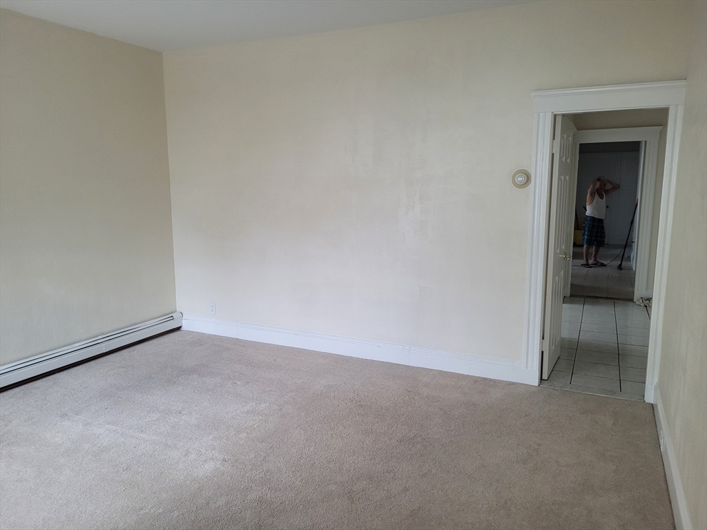 39 Irving Street, Everett, Massachusetts, 1 Bedroom Bedrooms, 4 Rooms Rooms,1 BathroomBathrooms,Residential Lease,For Rent,Irving Street,73481515