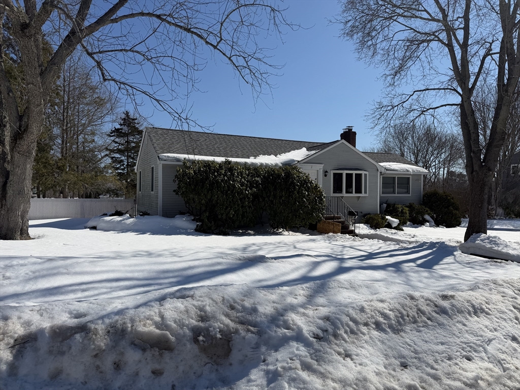 2 Sachem Road, Peabody, Massachusetts, 3 Bedrooms Bedrooms, 7 Rooms Rooms,1.5 BathroomsBathrooms,Residential,For Sale,Sachem Road,73481540