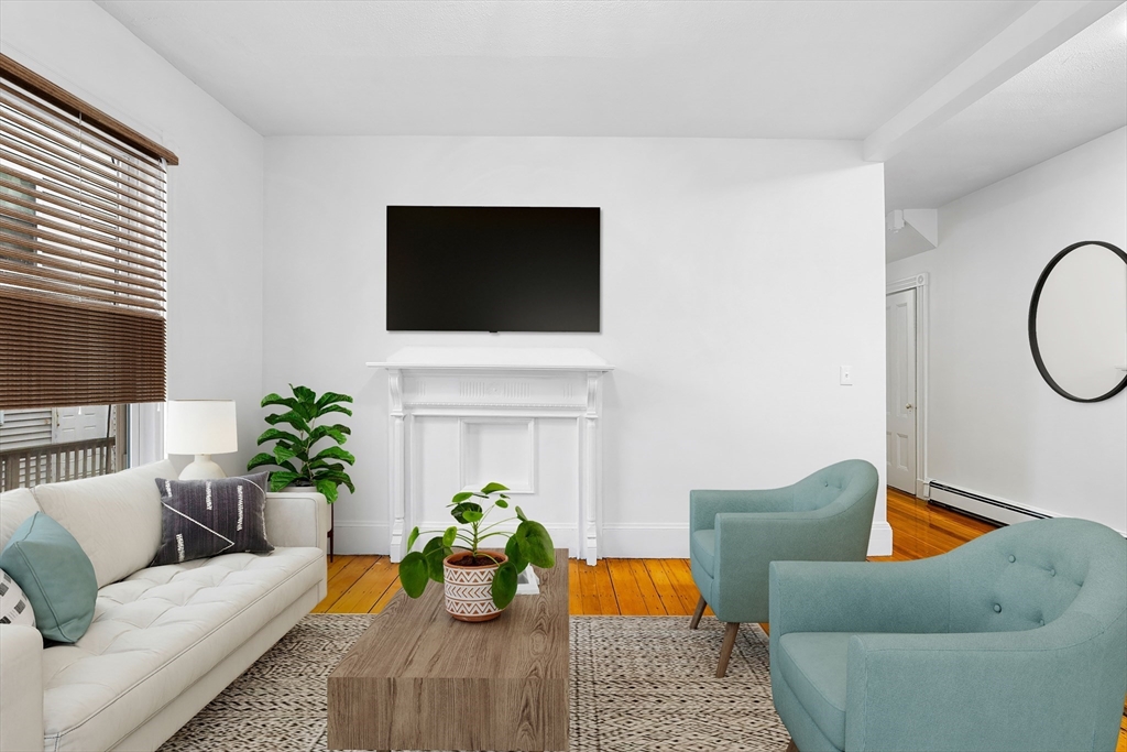 28-30 Lawn St, Boston, Massachusetts, 2 Bedrooms Bedrooms, 5 Rooms Rooms,2 BathroomsBathrooms,Residential,For Sale,Lawn St,73465974