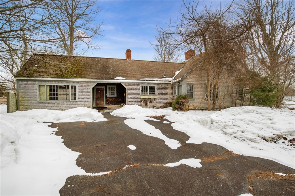 2 Country Club Dr, Halifax, Massachusetts, 3 Bedrooms Bedrooms, 9 Rooms Rooms,2.5 BathroomsBathrooms,Residential,For Sale,Country Club Dr,73480733