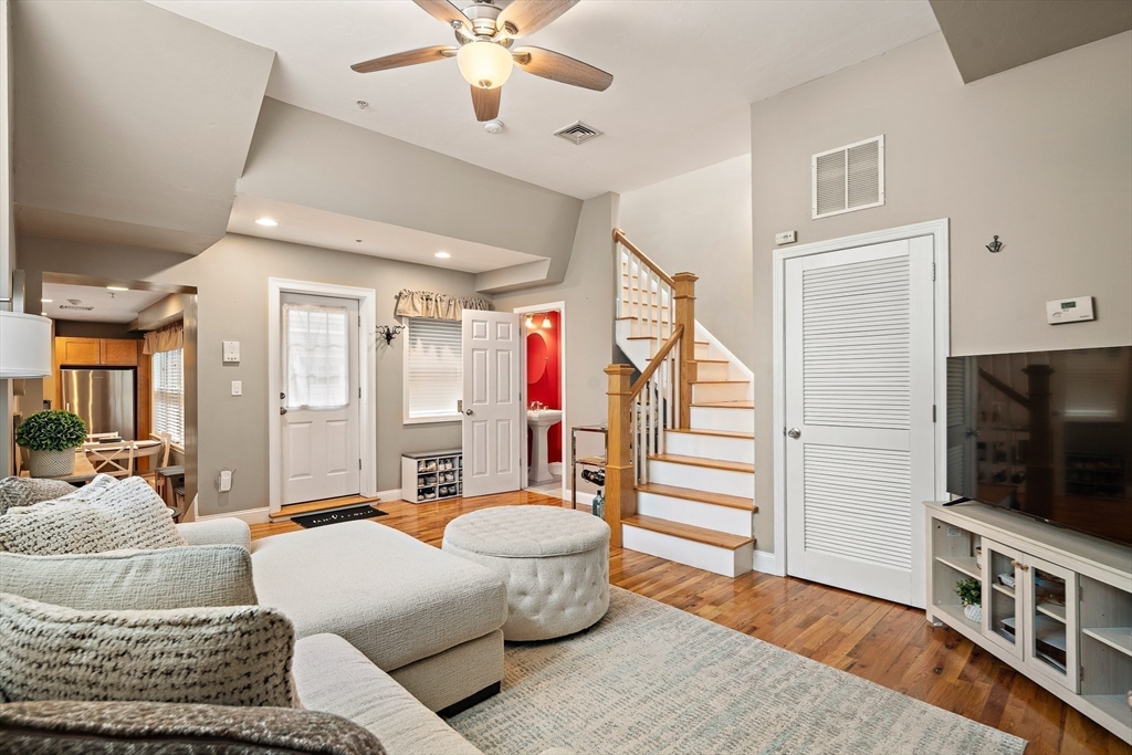 336 Saratoga St, Boston, Massachusetts, 2 Bedrooms Bedrooms, 4 Rooms Rooms,1.5 BathroomsBathrooms,Residential,For Sale,Saratoga St,73481734