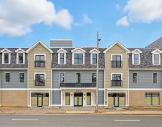 585 Washington St, Quincy, Massachusetts, 2 Bedrooms Bedrooms, 4 Rooms Rooms,2 BathroomsBathrooms,Residential,For Sale,Washington St,73481757