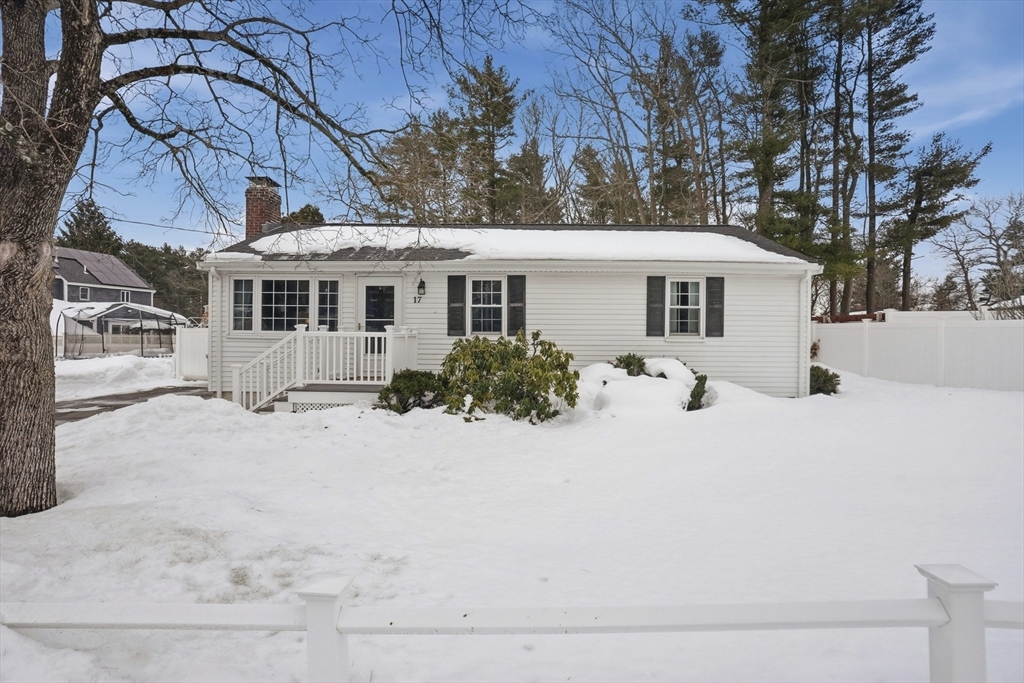 17 Pine Haven Cir, Rockland, Massachusetts, 2 Bedrooms Bedrooms, 6 Rooms Rooms,1 BathroomBathrooms,Residential,For Sale,Pine Haven Cir,73481761