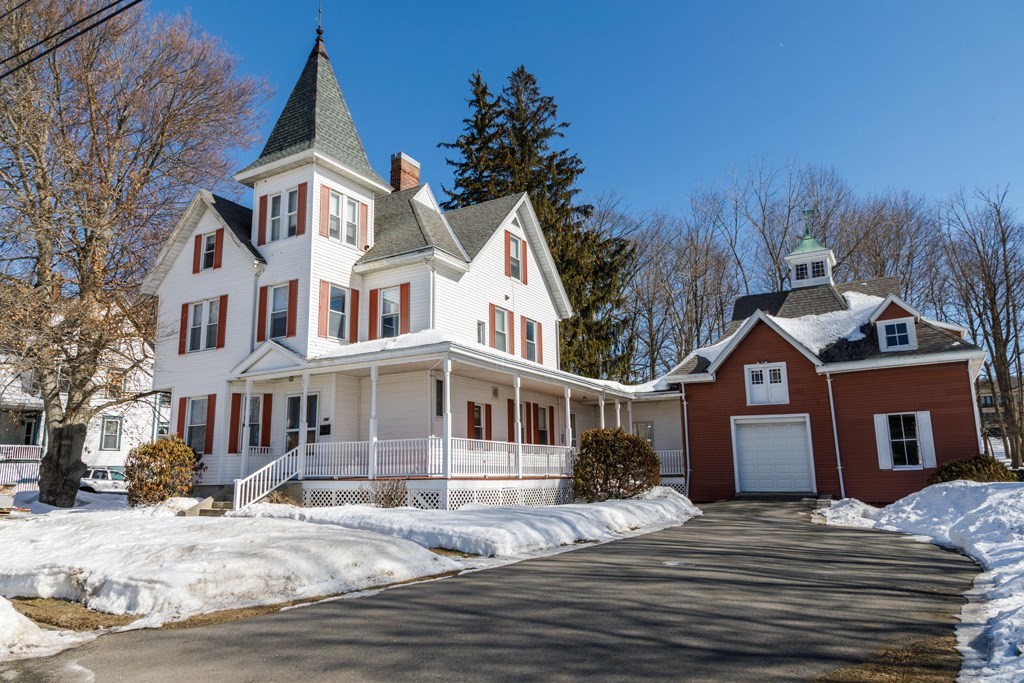 196 Chestnut Street, Gardner, Massachusetts, 6 Bedrooms Bedrooms, 10 Rooms Rooms,3 BathroomsBathrooms,Residential,For Sale,Chestnut Street,73481873