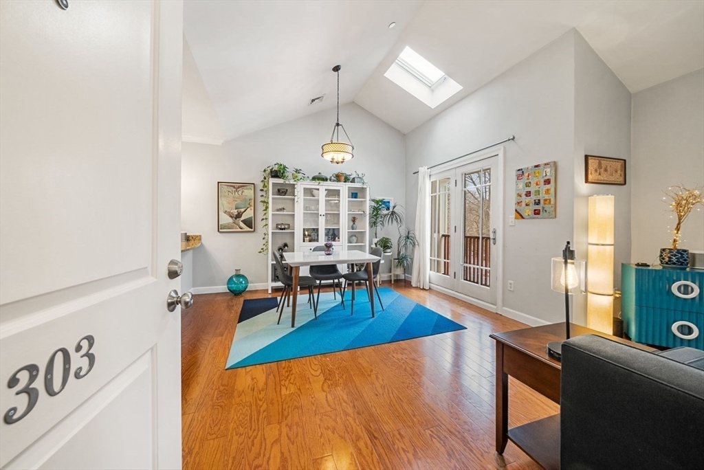 111-121 Green Street, Boston, Massachusetts, 1 Bedroom Bedrooms, 2 Rooms Rooms,1 BathroomBathrooms,Residential,For Sale,Green Street,73481765