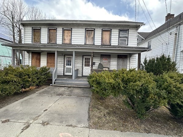 242 Wahconah St, Pittsfield, Massachusetts, 6 Bedrooms Bedrooms, 12 Rooms Rooms,1 BathroomBathrooms,Residential Income,For Sale,Wahconah St,73481778