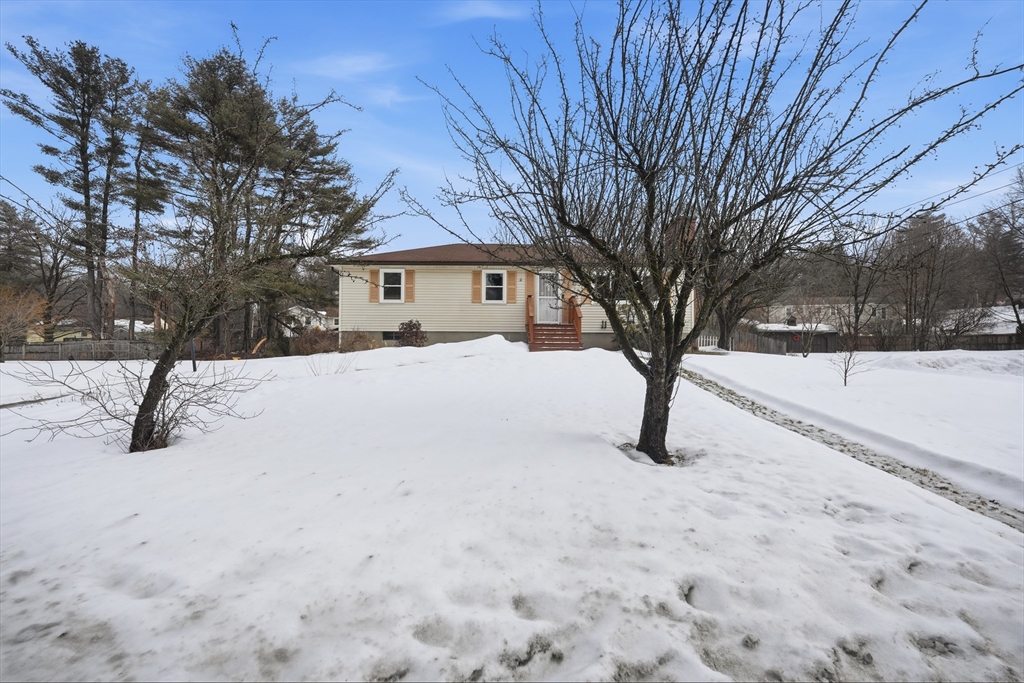 12 Laro Rd, Westfield, Massachusetts, 3 Bedrooms Bedrooms, 6 Rooms Rooms,1.5 BathroomsBathrooms,Residential,For Sale,Laro Rd,73481808