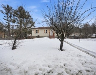 12 Laro Rd, Westfield, Massachusetts, 3 Bedrooms Bedrooms, 6 Rooms Rooms,1.5 BathroomsBathrooms,Residential,For Sale,Laro Rd,73481808