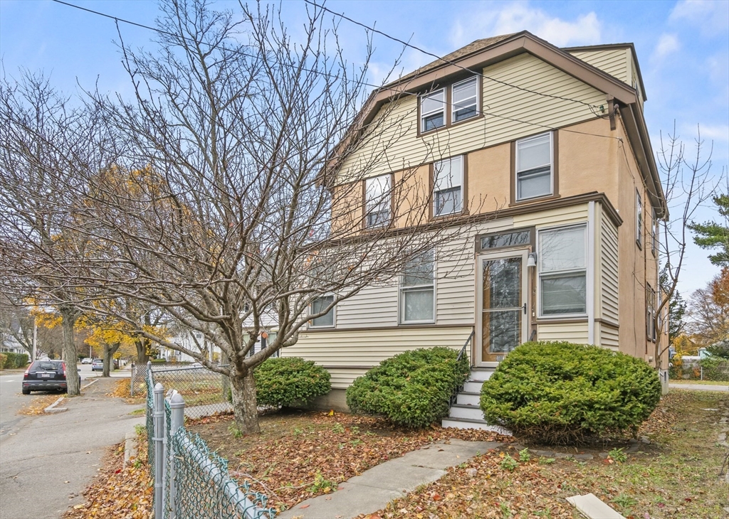 96 Houston Avenue, Milton, Massachusetts, 5 Bedrooms Bedrooms, 11 Rooms Rooms,4 BathroomsBathrooms,Residential,For Sale,Houston Avenue,73455202