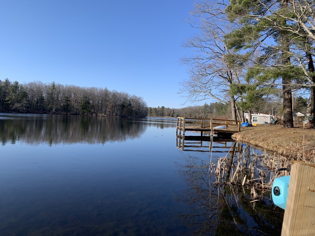33 Lakeview Ave, Bellingham, Massachusetts, 2 Bedrooms Bedrooms, 5 Rooms Rooms,1 BathroomBathrooms,Residential,For Sale,Lakeview Ave,73468218