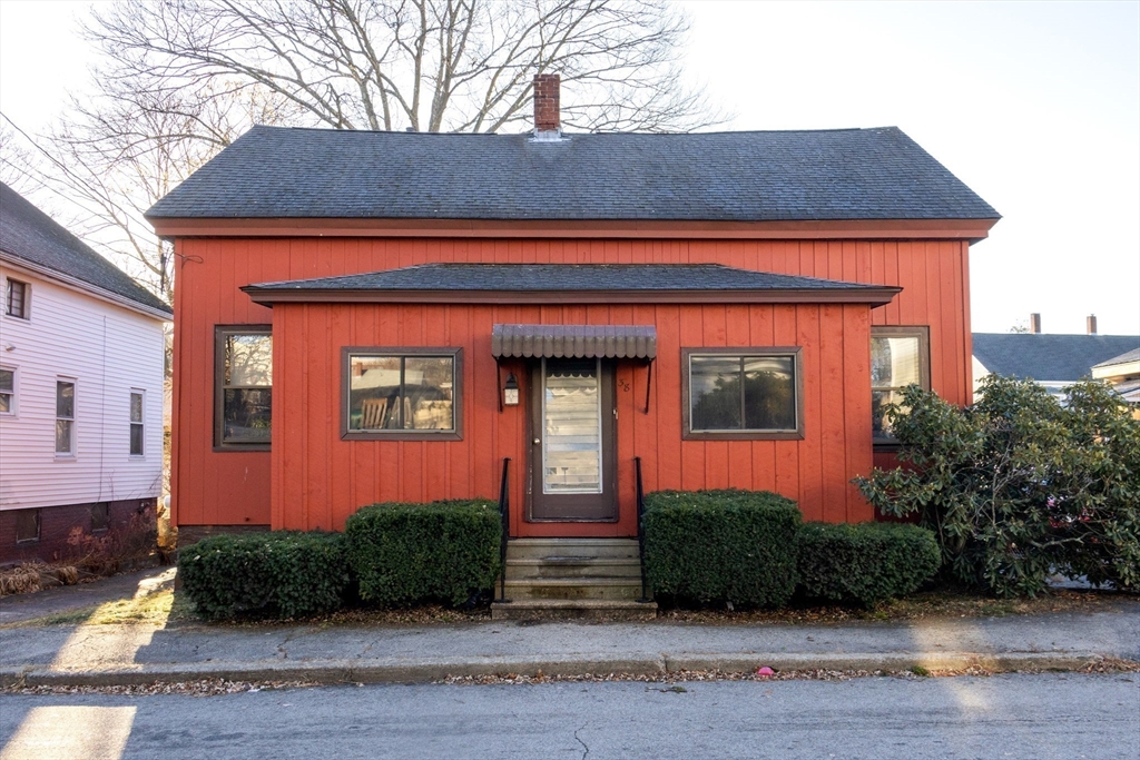 38 Park St, Webster, Massachusetts, 5 Bedrooms Bedrooms, 8 Rooms Rooms,1 BathroomBathrooms,Residential,For Sale,Park St,73463339